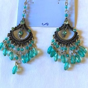 Periwinkle by Barlow, Blue Glass Beaded BOHO Dangle Earrings 🌸🔥🔥🩵❤️🩷💛🩶